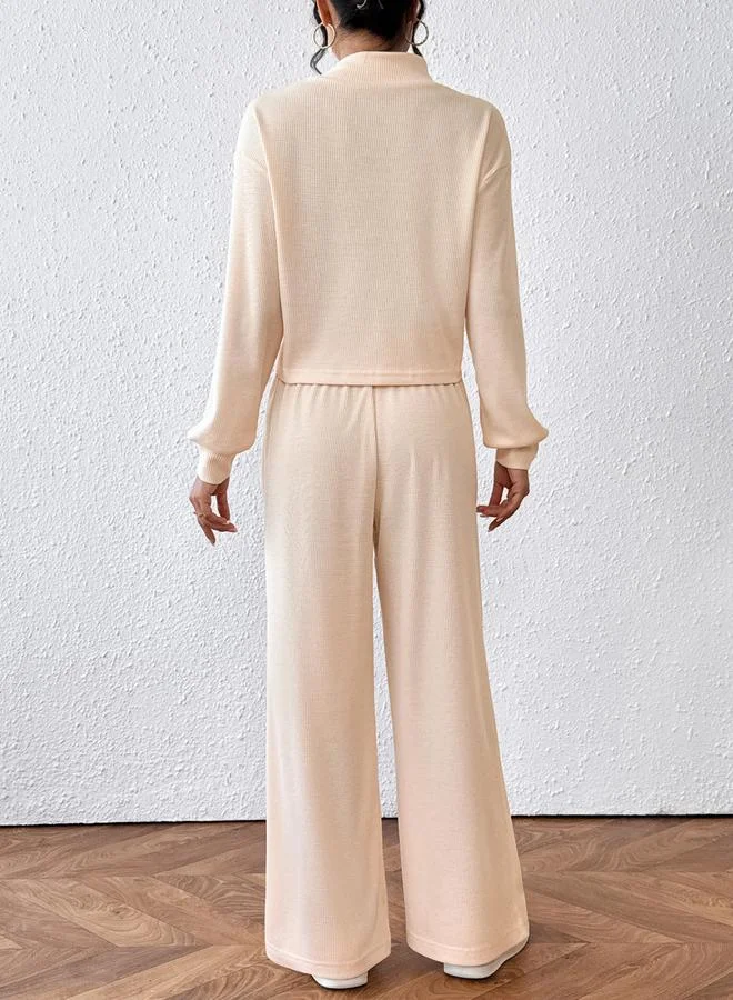 تايك تو طقم بلوزة بملمس بارز وبنطال بيج للنساء